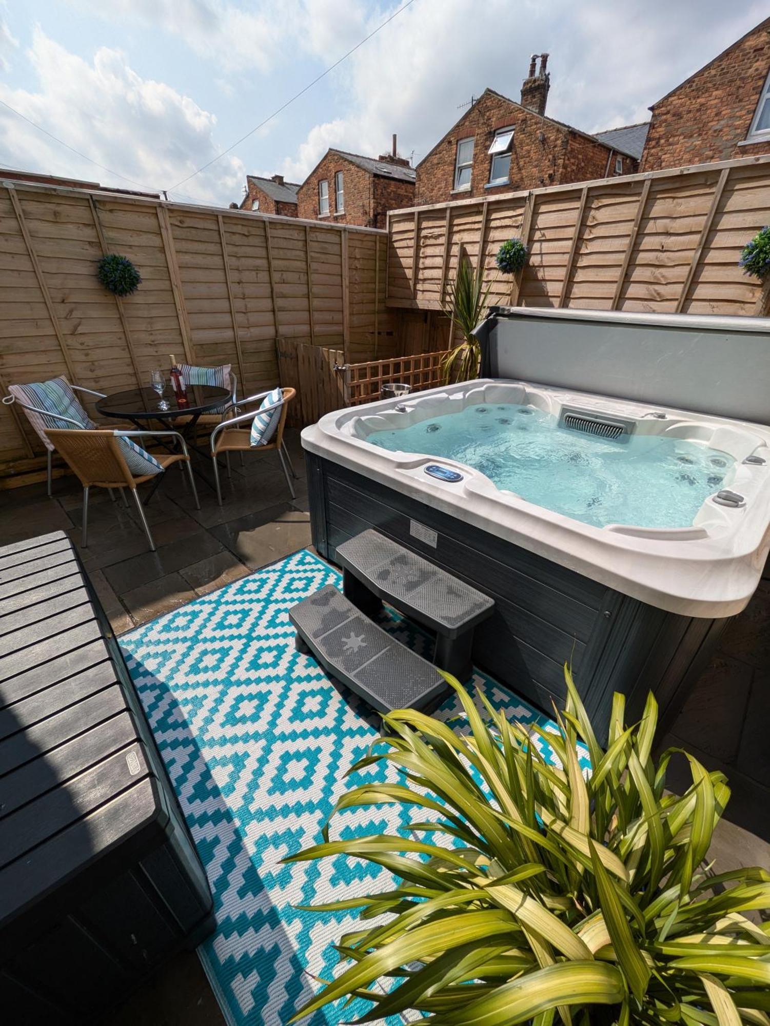 Villa Seaside Escapes - With Relaxing Hot Tub! à Scarborough Extérieur photo